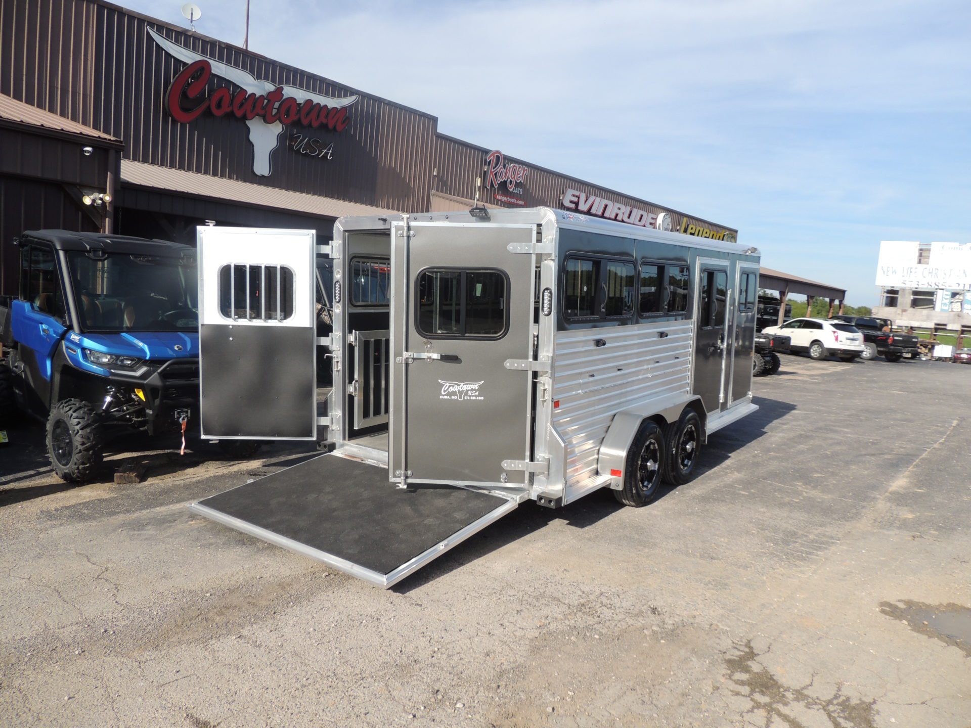 Frontier 6Pen LowPro Trailer in Charcoal; VIN037994 Cowtown USA, Inc.