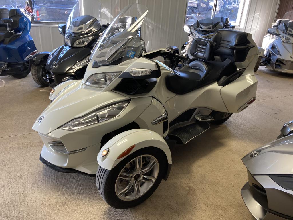 Pre-Owned 2011 Can-Am Spyder RS. 