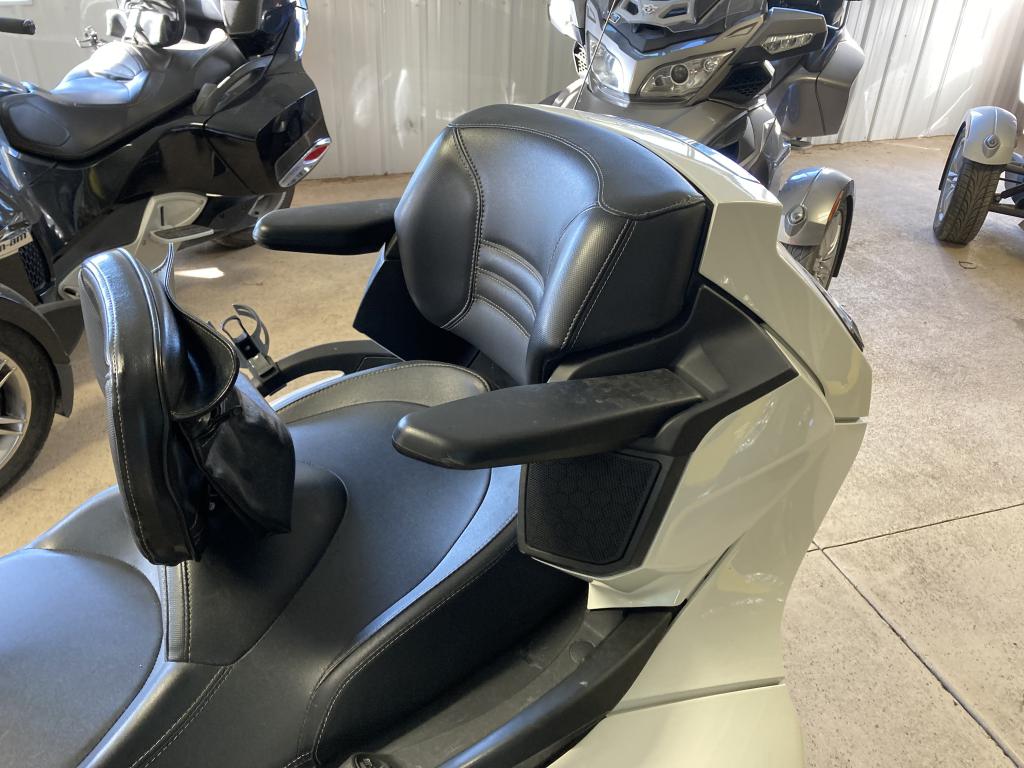 Pre-Owned 2011 Can-Am Spyder RS. 